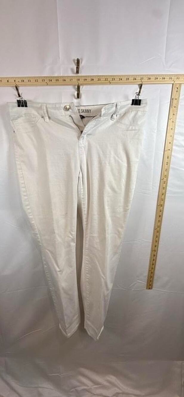 Royalty For Me YMI Women Size 14 White Skinny Jeans Stretch Denim Pants Comfort